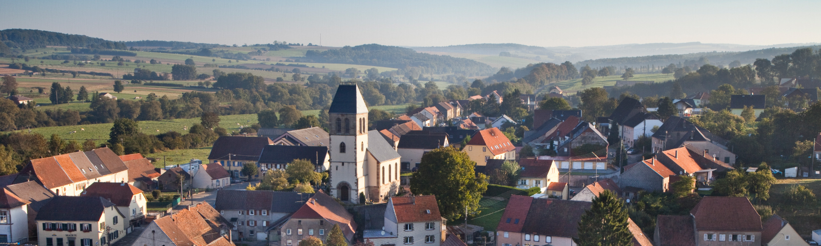 Le Village de Herbitzheim, son clôcher et ses habitations anciennes